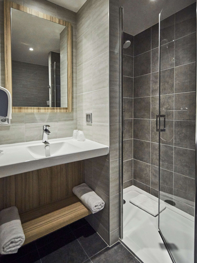 Bathroom 5, Kyriad ECO - Clermont Ferrand Estaing, Puy-de-Dôme