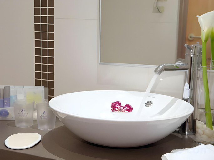 Bathroom 4, Martin's Chateau Du Lac, Vlaams Brabant