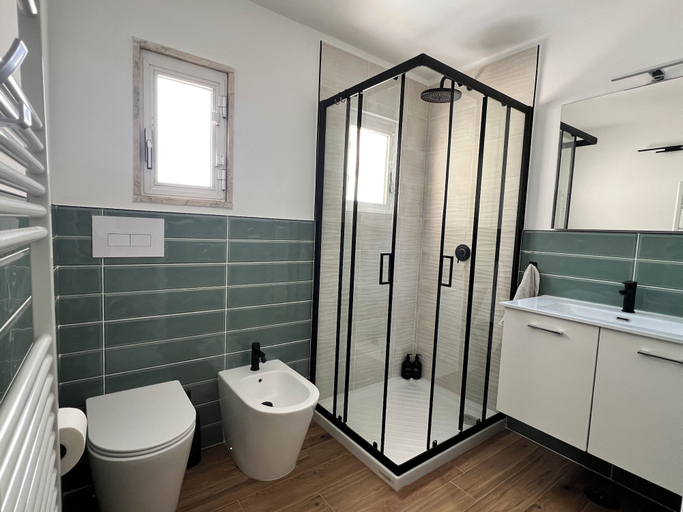 Bathroom, Lucky Corner, Taranto