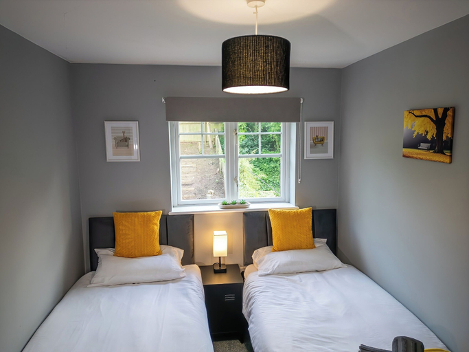 Room 5, House Sleeps6-Garden-PetsOk-Parking-Long stay disc, Nottinghamshire