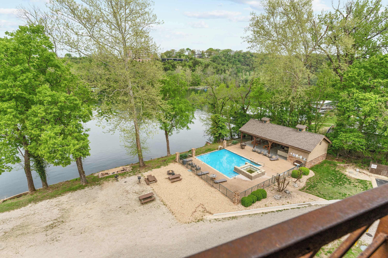 Sport & Beauty, Penthouse Eagle View for 12!, Taney
