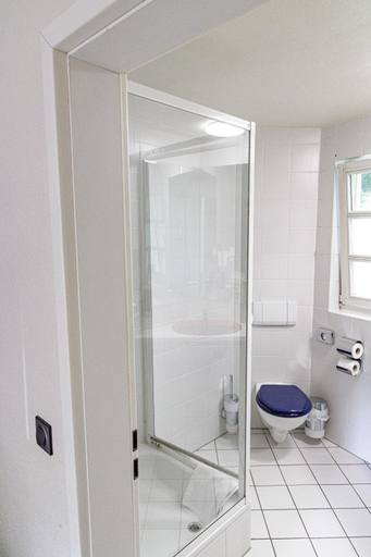 Bathroom 2, Hotel Nuller Hof, Wuppertal