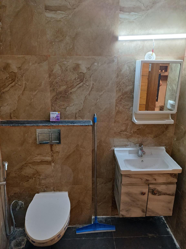 Bathroom 2, North Eye Studio, Gautam Buddha Nagar