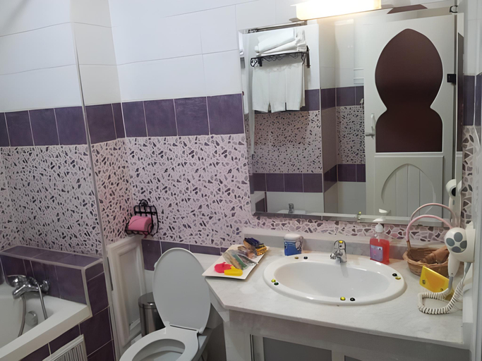 Bathroom 3, Hotel Moroccan House, Casablanca