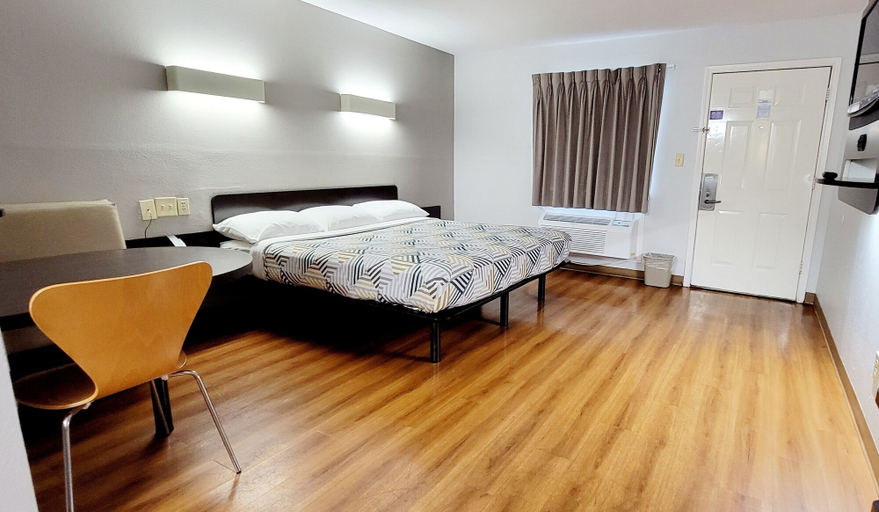 Bedroom 3, Motel 6 Sulphur Springs, TX, Hopkins