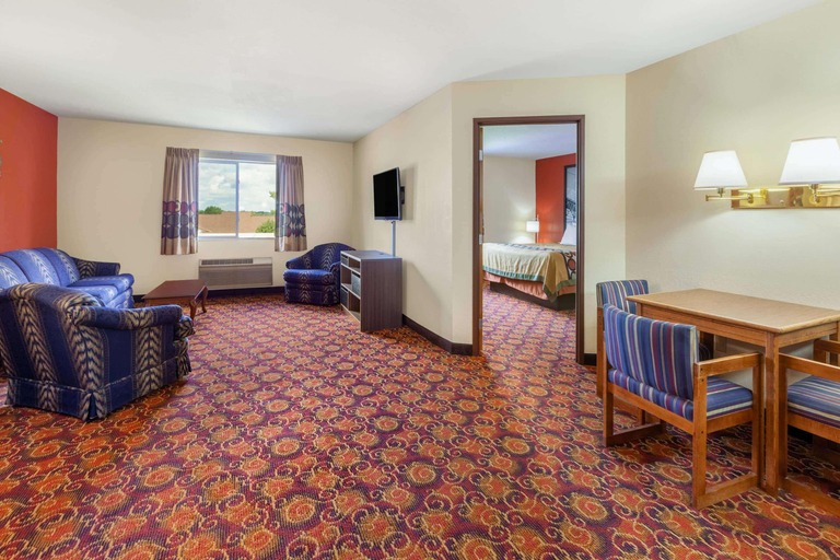 Bathroom 4, Super 8 by Wyndham Big Rapids, Mecosta