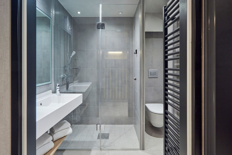 Bathroom 5, Adagio Stuttgart Neckarpark, Stuttgart