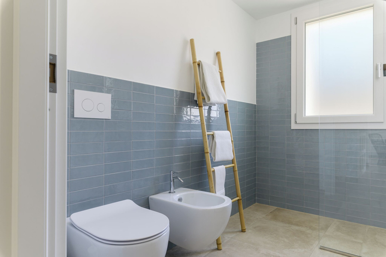 Bathroom 4, Villetta Foragno con giardino by Wonderful Italy, Brindisi