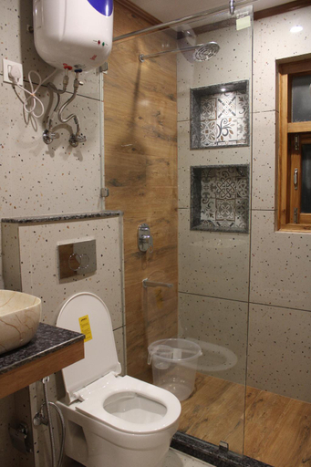 Bathroom 4, Silentwoods Homestay, Shimla