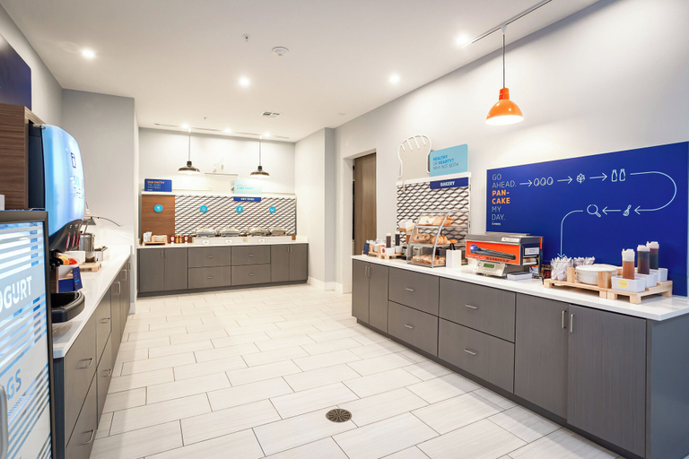 Food & Drinks 5, Holiday Inn Express & Suites WACO DOWNTOWN by IHG, McLennan