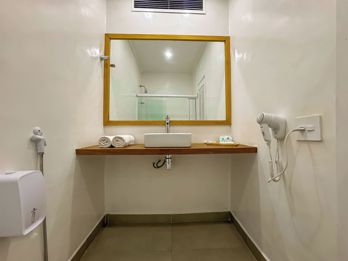 Bathroom 5, Hotel Nacional Inn Guarujá, Guarujá
