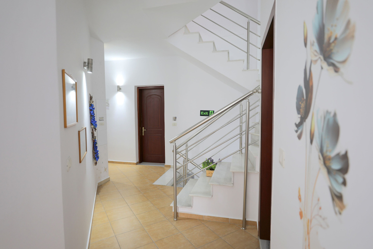 Others 5, Hotel Soan, Sarandës