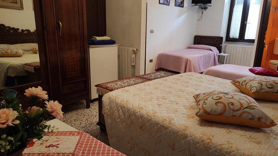 Others 3, Affittacamere da Angela, Rieti