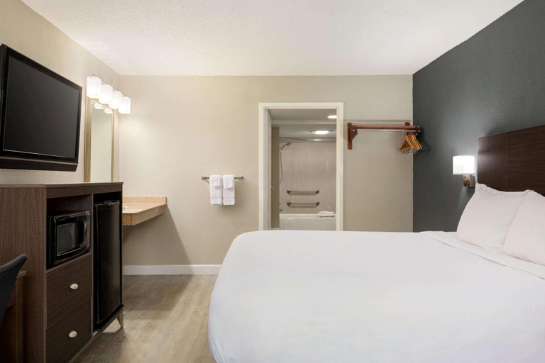 Bedroom 3, Baymont Inn & Suites Wilmington Nc, New Hanover