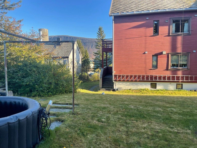 Property grounds, Arctic Skyview Retreat in Tromso - With Parking, Tromsø