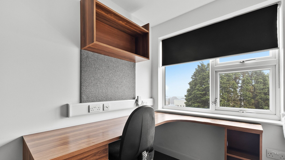 Others 5, 5 Bed Apartment @ Derriford Stays by Pureserviced, Plymouth