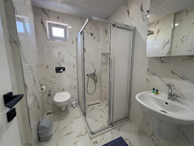 Bathroom 5, Yildiz Apart, Kale