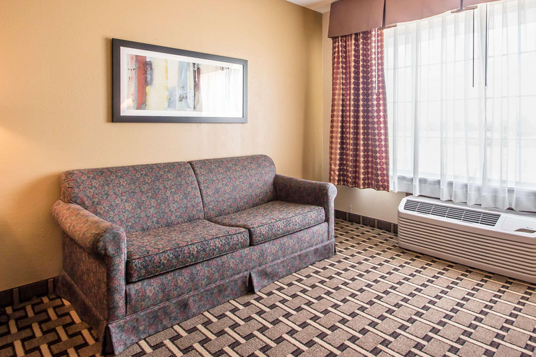 Public Area 2, Quality Inn & Suites East Troy I-43, Walworth