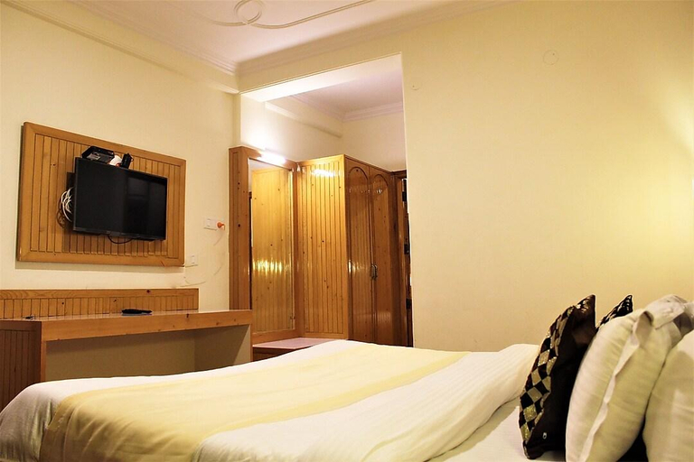 Others 3, Hotel Golf Links, Shimla