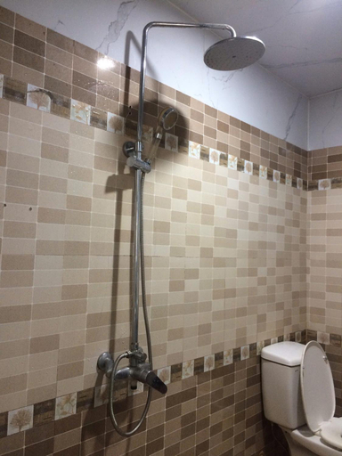 Bathroom 3, Khach san Khanh Phuong, Hướng Hóa