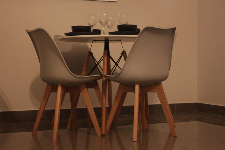 Others 5, Elegant Room in St Albans, Hertfordshire