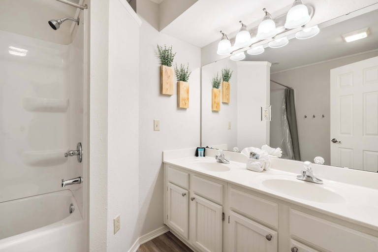 Bathroom 4, Ozark Mountain Oasis For 7!, Stone