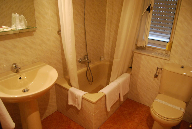 Bathroom 3, Luarca Zabala, Asturias