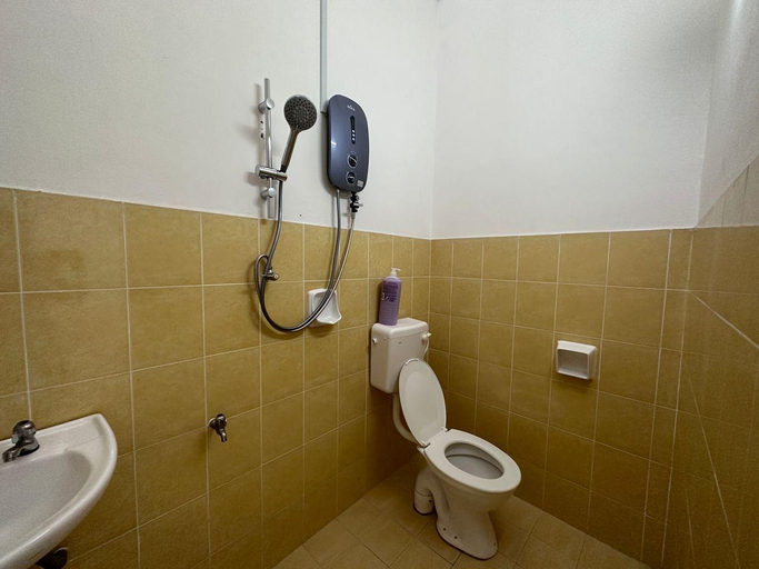 Bathroom 3, C4A Austin 16 paxs *Near New Cathay Yi Jia Restaur, Johor Bahru