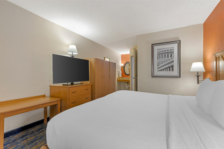 Bedroom 3, Best Western Dulles Airport Inn, Loudoun