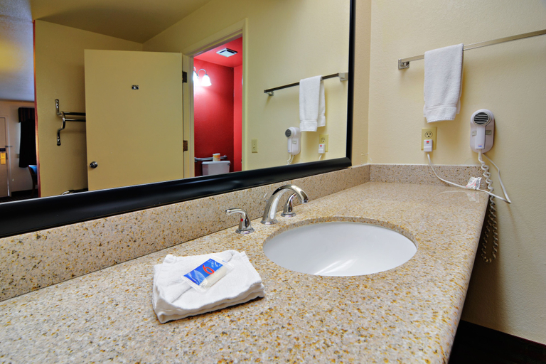 Bathroom 4, Motel 6 Lordsburg, NM, Hidalgo