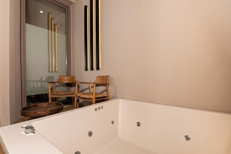 Bathroom 5, Madonna del Mare City Hotel, Crete