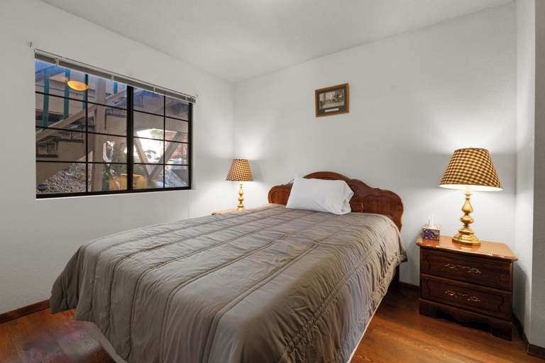Bedroom 2, Little Bear Lodge, San Bernardino