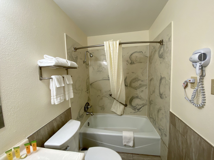 Bathroom 3, Roswell Inn, Chaves