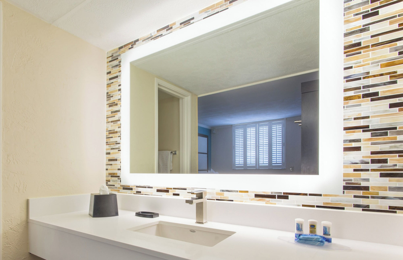 Bathroom, Fairfield Inn and Suites by Marriott Key West, Monroe