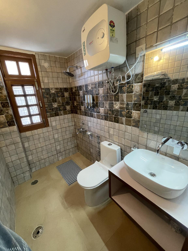 Bathroom 3, AAMMK Homes., Shimla
