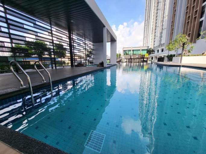 Sport & Beauty 2, Sky Trees Bukit Indah Aeon with Wifi Netflix, Johor Bahru