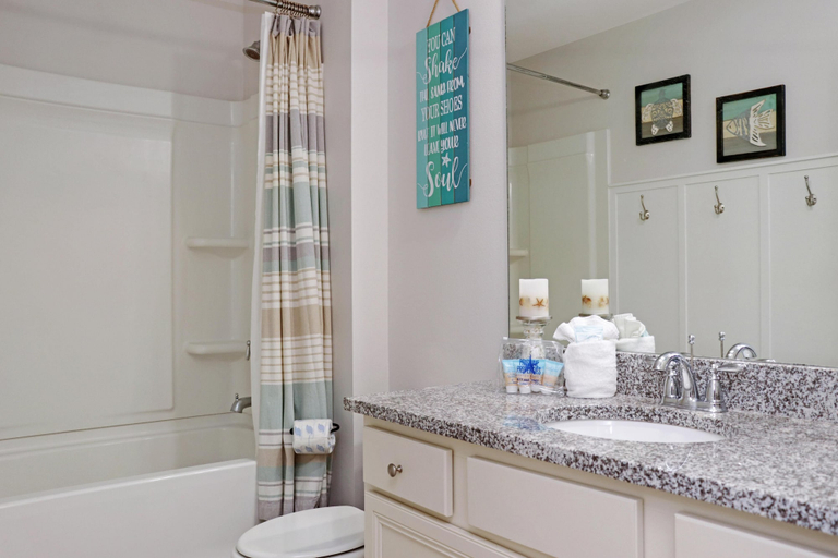 Bathroom 4, Pixie's Paradise, Gulf
