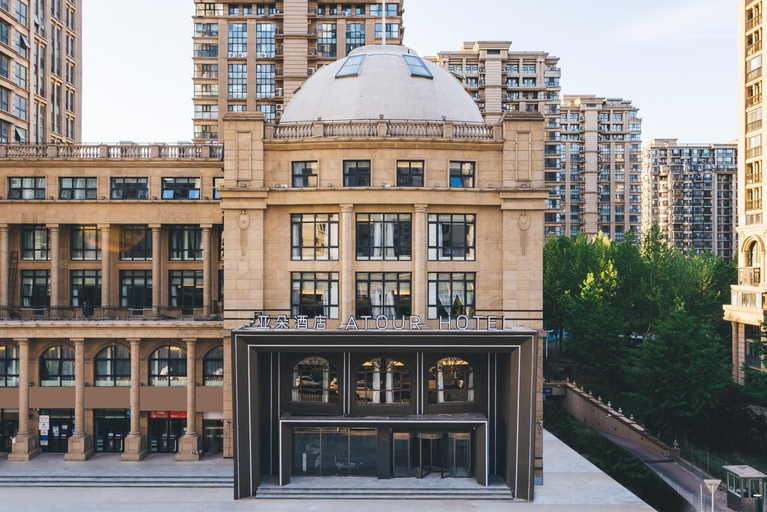 Exterior & Views