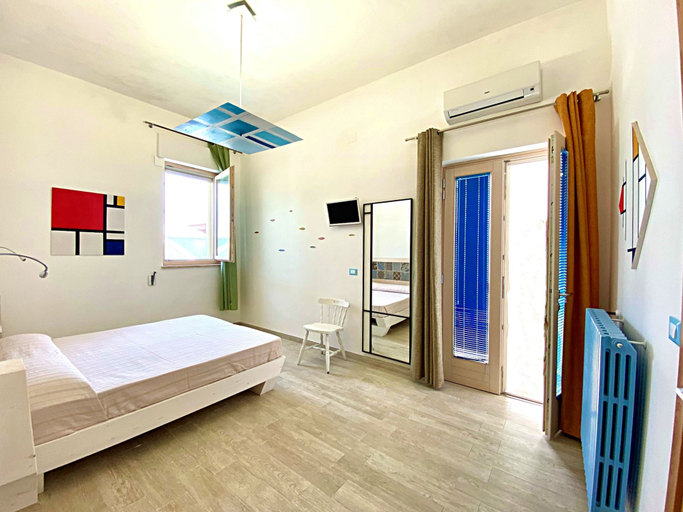 Room 3, Casa Mondrian - Camere con Bagno e Piscina Privata, Lecce