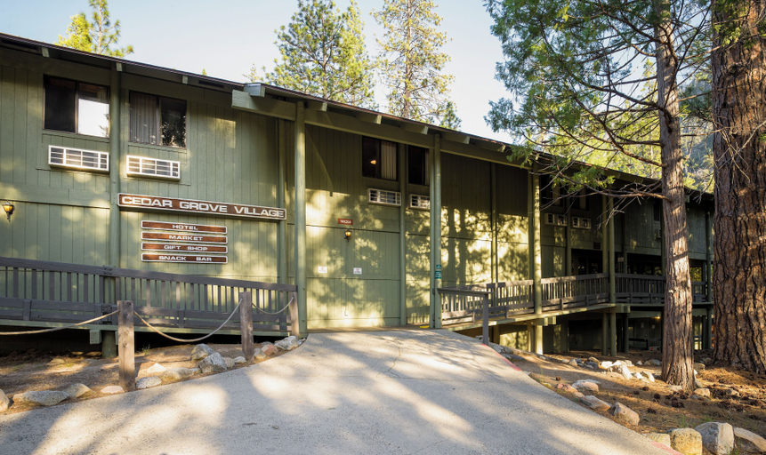 Exterior & Views, Cedar Grove Lodge, Fresno