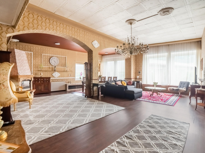 Living room 3, Cheerful Holiday Home in Kinheim With Mountain Views, Bernkastel-Wittlich