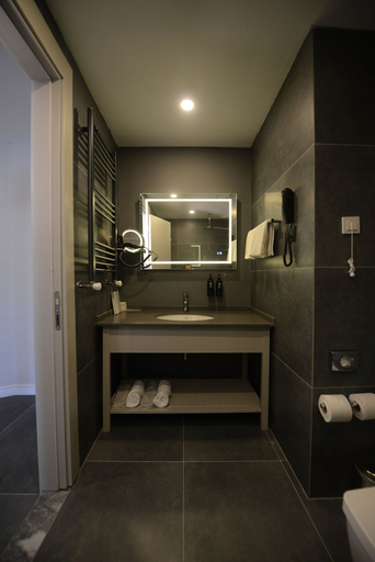 Bathroom 5, Wyndham Garden Cambasi, Kabadüz