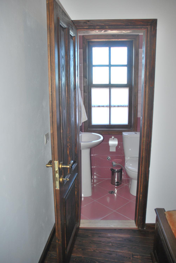 Bathroom 3, Hotel Klea, Beratit