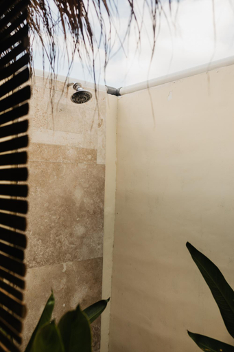 Bathroom 5, Kalyssa Beach Bungalows, Buleleng