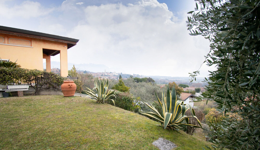 Room 2, Villa Jole in Polpenazze del Garda, Brescia