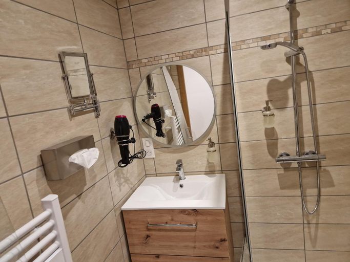 Bathroom 2, domaine de saint jacques devant bruyeres, Vosges