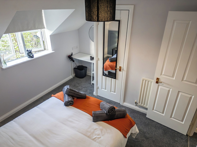 Room 2, House Sleeps6-Garden-PetsOk-Parking-Long stay disc, Nottinghamshire
