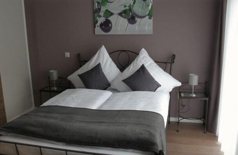 Bedroom 3, Apado Hotel Garni, Saarpfalz-Kreis