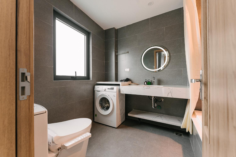 Bathroom 4, Lux Japan Town Studio, Ba Đình