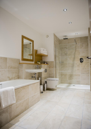 Bathroom 4, Kingsmills Hotel, Highland